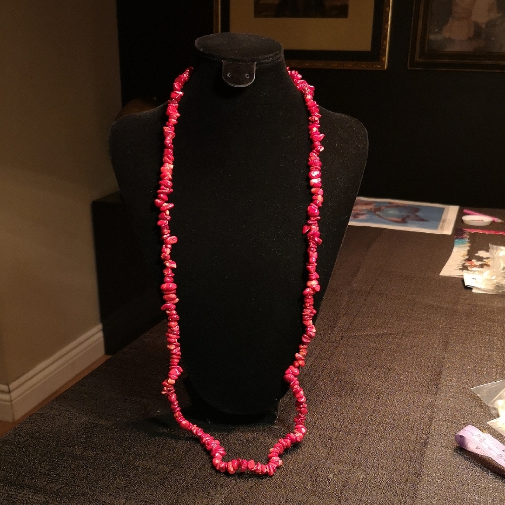 Gorgeous Vintage HTF Estate Red Coral Necklace 17" Long in Excellent Condition